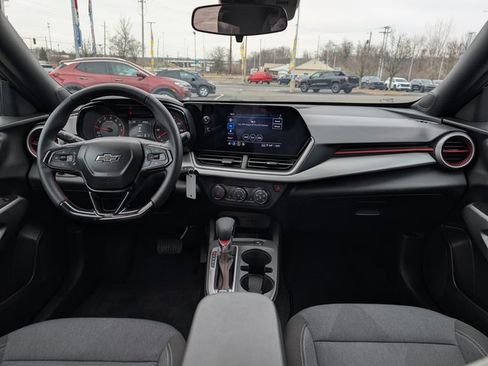 Used 2024 Chevrolet Trax RS image 11