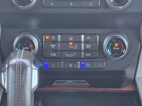 Used 2019 Ford F150 King Ranch w/ Equipment Group 601A Luxury AWD/4WD image 15