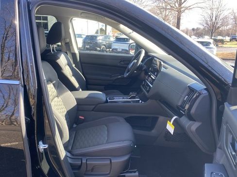 New 2025 Nissan Pathfinder SV w/ Cargo Package image 28