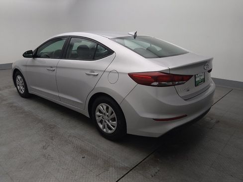 Used 2017 Hyundai Elantra SE w/ Cargo Package image 3