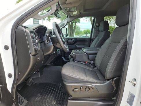 Certified 2024 Chevrolet Silverado 2500 Custom w/ Custom Convenience Package AWD/4WD image 9