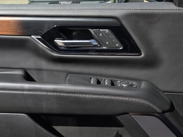 Used 2025 GMC Yukon Denali AWD/4WD image 36