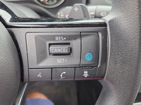 Used 2021 Nissan Rogue SV FWD image 22