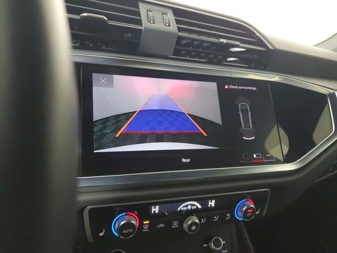 Used 2024 Audi Q3 2.0T Premium w/ Convenience Package image 28