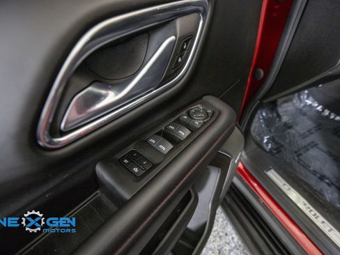 Used 2022 Chevrolet Tahoe RST w/ Luxury Package AWD/4WD image 12