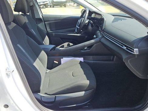 Used 2025 Hyundai Elantra SEL FWD image 15