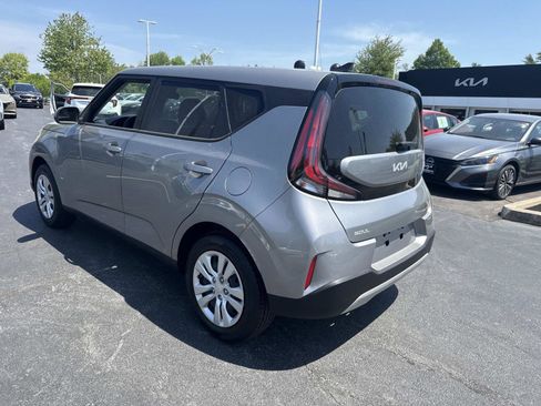 Used 2025 Kia Soul LX FWD image 3
