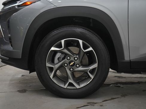 Used 2024 Chevrolet Trax LT w/ Driver Confidence Package FWD image 28