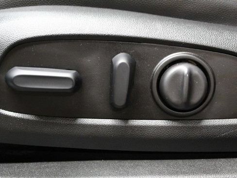 Used 2020 Chevrolet Equinox Premier FWD image 17