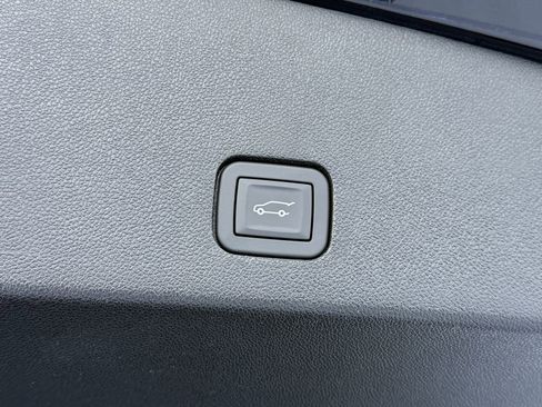 New 2025 Cadillac XT6 Luxury image 37