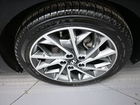 Used 2019 Hyundai Elantra Limited w/ Cargo Package image 15