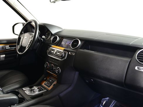 Used 2016 Land Rover LR4 image 17