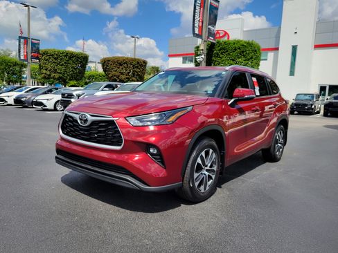 Used 2026 Toyota Highlander XLE image 6