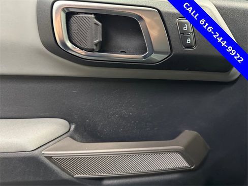 Used 2022 Ford Bronco Badlands image 13