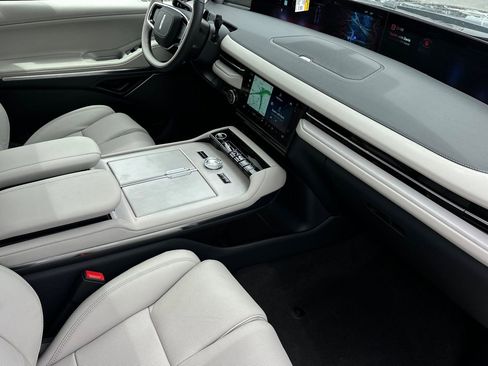 New 2026 Lincoln Navigator Reserve AWD/4WD image 16