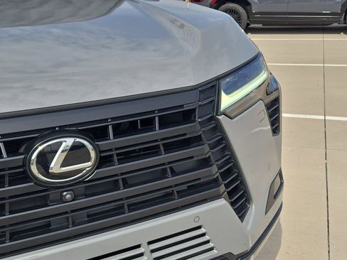 Used 2024 Lexus GX 550 w/ Accessory Package (31) image 10