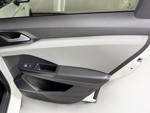 Used 2023 Volkswagen Taos SE w/ Panoramic Sunroof Package FWD image 29