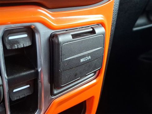 Used 2023 Jeep Gladiator Mojave w/ Cold Weather Group image 25