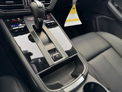 New 2026 Porsche Macan image 19