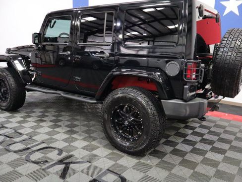 Used 2017 Jeep Wrangler Unlimited Sahara w/ Connectivity Group AWD/4WD image 5