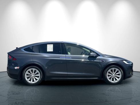 Used 2018 Tesla Model X 75D AWD/4WD image 3