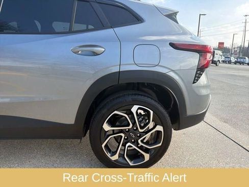 Used 2025 Chevrolet Trax RS w/ Driver Confidence Package image 11