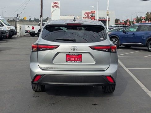 Used 2025 Toyota Highlander LE image 10