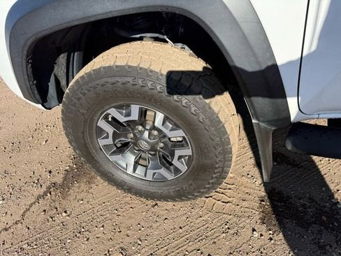 Used 2020 Toyota Tacoma TRD Off-Road w/ Technology Package image 11