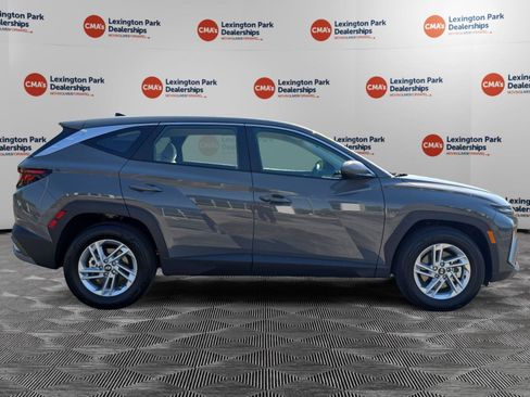 Certified 2025 Hyundai Tucson SE FWD image 8