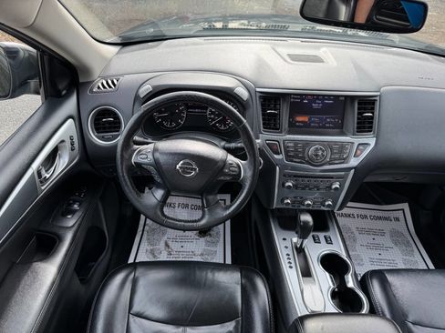 Used 2018 Nissan Pathfinder SL image 46