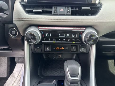 Used 2025 Toyota RAV4 XLE Premium FWD image 20