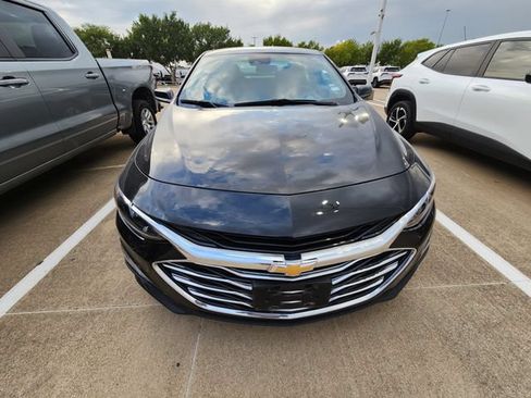 Used 2025 Chevrolet Malibu LT FWD image 2