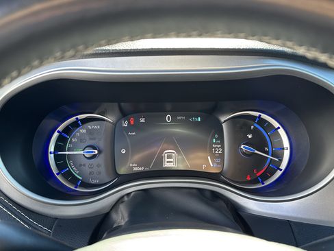 Used 2021 Chrysler Pacifica Touring-L w/ Uconnect Theater Family Group image 31