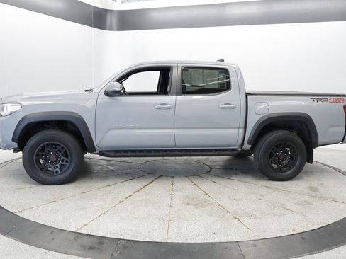 Used 2018 Toyota Tacoma TRD Off-Road AWD/4WD image 2