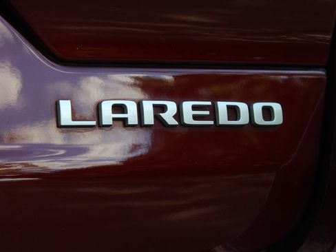Used 2024 Jeep Grand Cherokee Laredo w/ Luxury Tech Group I AWD/4WD image 30