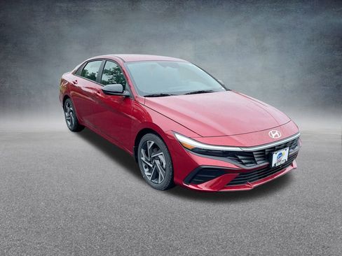 Used 2025 Hyundai Elantra Sport image 34