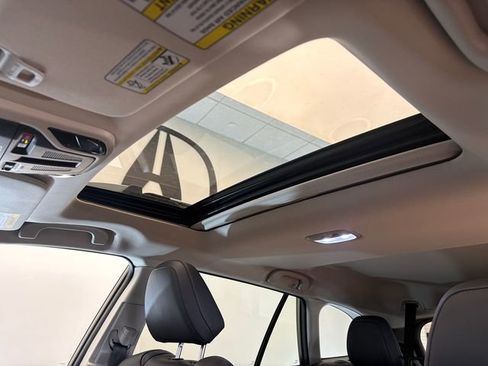 Used 2023 Subaru Outback Touring AWD/4WD image 9