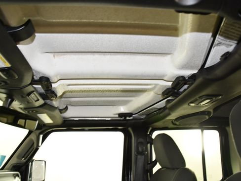 Used 2021 Jeep Wrangler Unlimited Sahara w/ Uconnect 4C Nav & Sound Group AWD/4WD image 38
