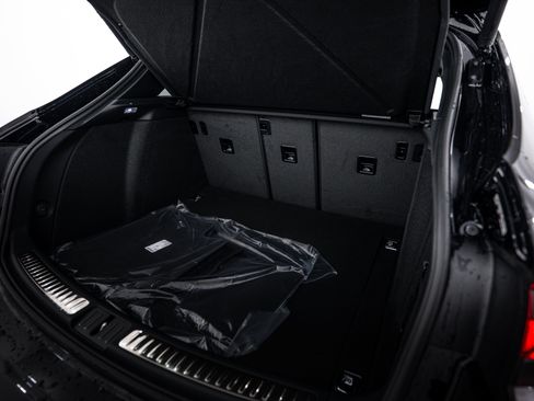 Certified 2026 Porsche Macan AWD/4WD image 26