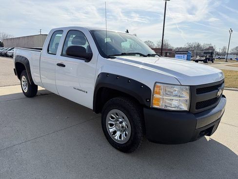 Used 2007 Chevrolet Silverado 1500 W/T w/ Towing Package image 3