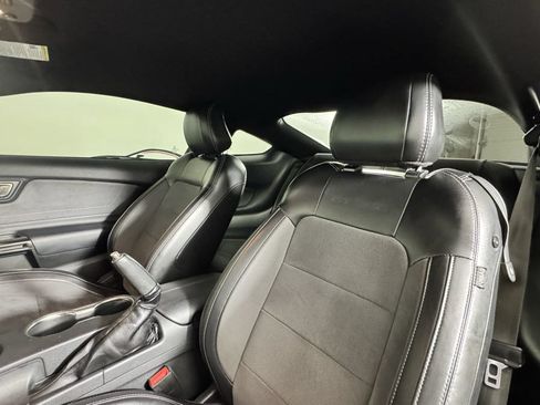 Used 2019 Ford Mustang Shelby GT350 w/ Technology Package RWD image 14