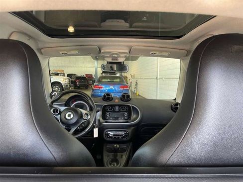 Used 2016 smart fortwo Coupe RWD image 19