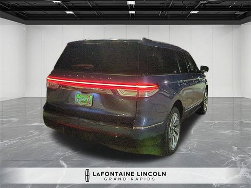 Certified 2023 Lincoln Navigator Reserve image 5