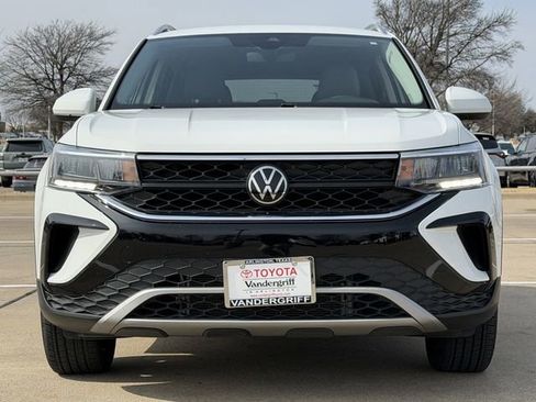 Used 2024 Volkswagen Taos SE image 8