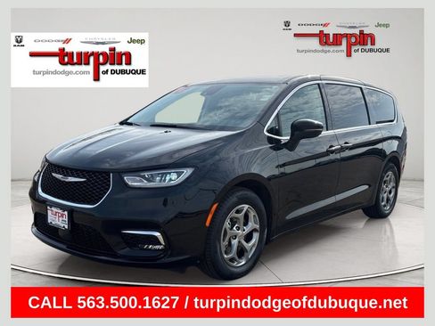 Used 2024 Chrysler Pacifica Limited w/ Trailer Tow Group FWD image 1