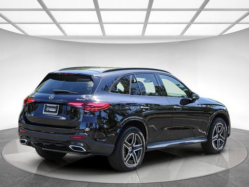Used 2024 Mercedes-Benz GLC 300 4MATIC image 4