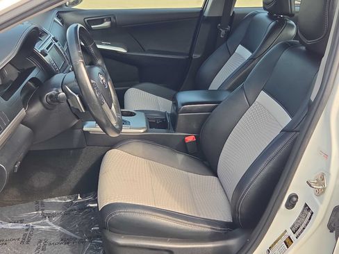 Used 2014 Toyota Camry SE FWD image 5