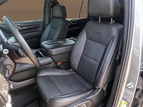Used 2023 GMC Yukon Denali image 7