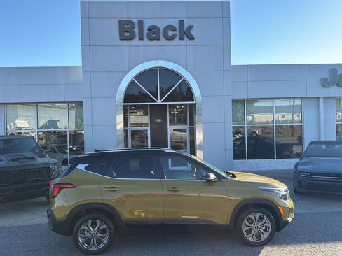 Used 2024 Kia Seltos S FWD image 3