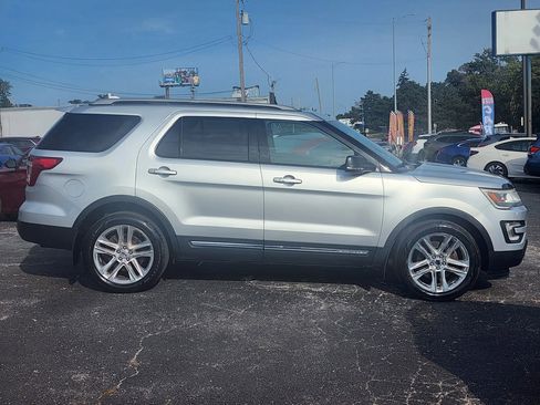 Used 2017 Ford Explorer XLT w/ Equipment Group 202A image 4
